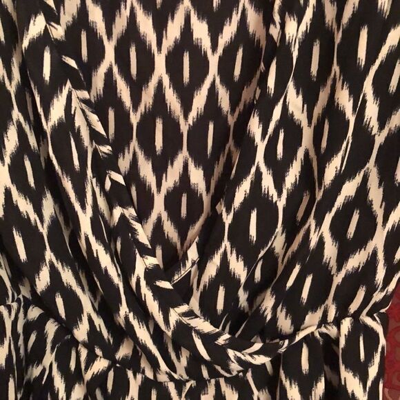 Dez Low-cut V cut Women’s dress - Picture 6 of 6